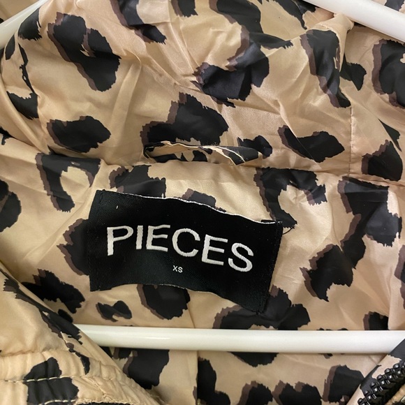 ASOS leopard puff coat - Picture 2 of 3